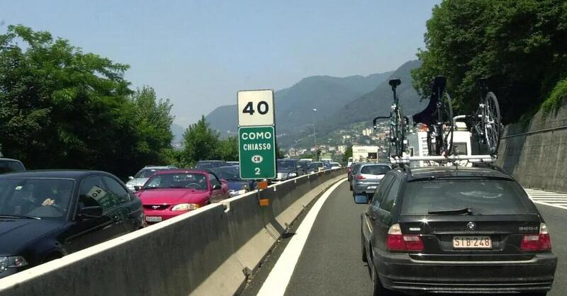 Autostrada A9 per la Svizzera: i lavori ripartono, caos frontalieri 