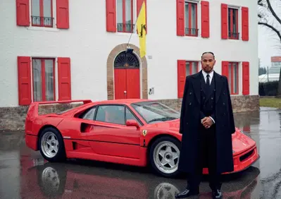 F1. La prima volta a Maranello di Lewis Hamilton: La ricorderò per sempre, un sogno che diventa realtà. Inizia una nuova era da pilota Ferrari”