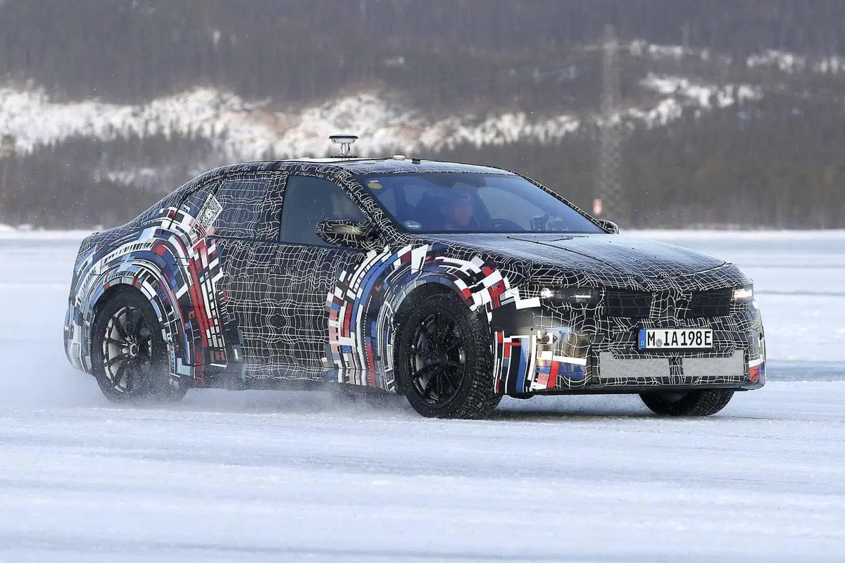 BMW M3: i primi test invernali dell'elettrica [Foto Spia] (5)