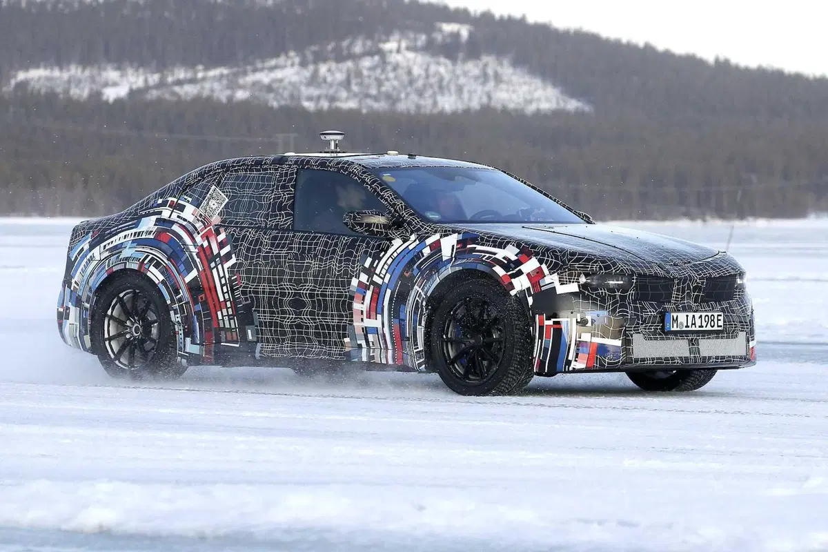 BMW M3: i primi test invernali dell'elettrica [Foto Spia] (7)