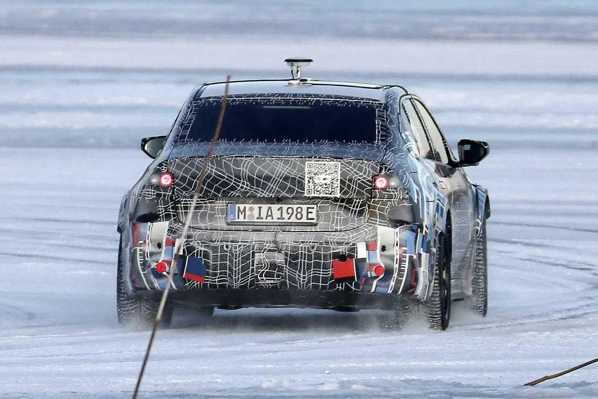 BMW M3: i primi test invernali dell'elettrica [Foto Spia] (16)