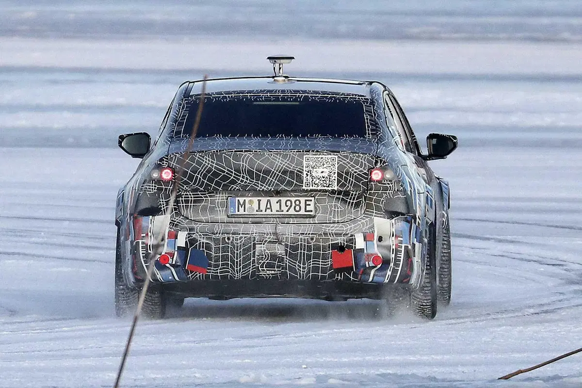 BMW M3: i primi test invernali dell'elettrica [Foto Spia] (17)