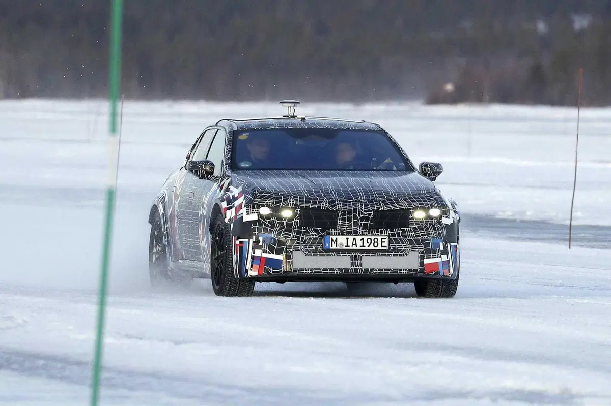 BMW M3: i primi test invernali dell'elettrica [Foto Spia] (18)