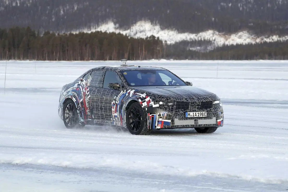 BMW M3: i primi test invernali dell'elettrica [Foto Spia] (21)