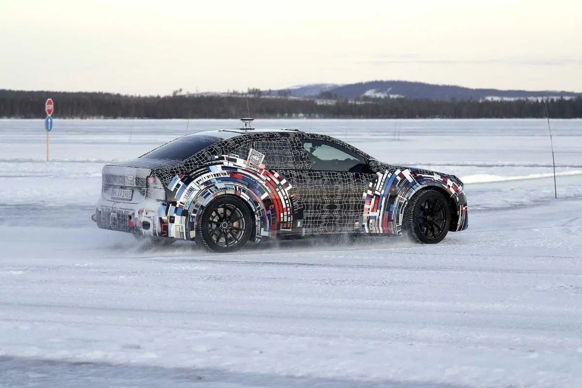 BMW M3: i primi test invernali dell'elettrica [Foto Spia] (26)