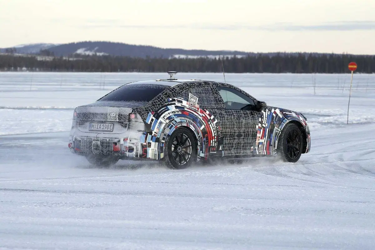BMW M3: i primi test invernali dell'elettrica [Foto Spia] (27)