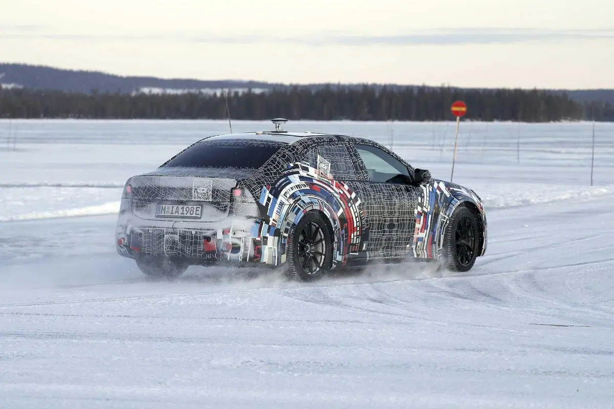BMW M3: i primi test invernali dell'elettrica [Foto Spia] (28)