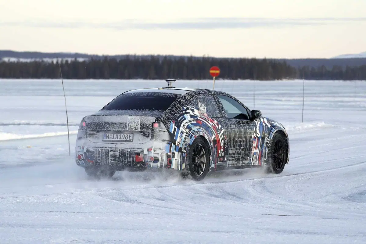 BMW M3: i primi test invernali dell'elettrica [Foto Spia] (29)