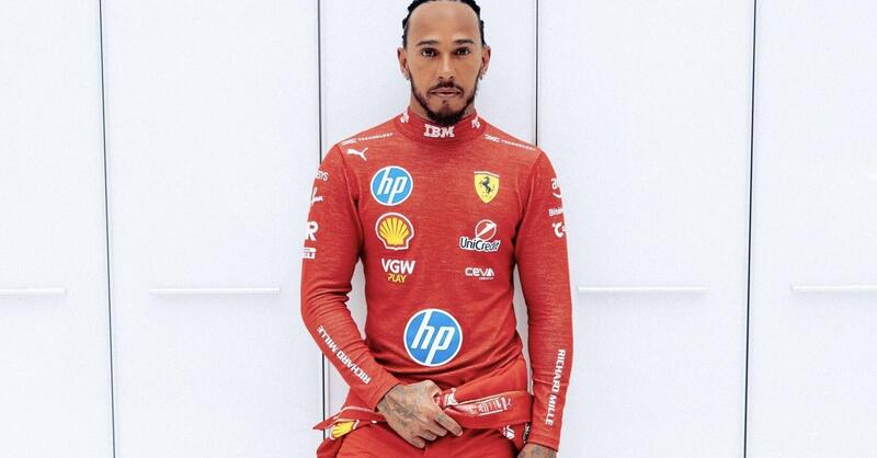 F1. Lewis Hamilton veste per la prima volta la tuta della Ferrari: tutto pronto per il debutto a Fiorano