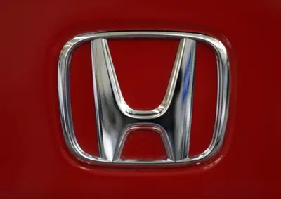 Honda, basta pensione obbligatoria per i senior: sono preziosi per la sfida elettrica