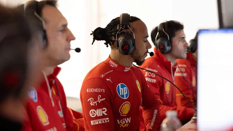 F1. Ferrari, Hamilton: "Guidare per la prima volta una vettura della Scuderia &egrave; una delle sensazioni pi&ugrave; belle della mia vita". In pista anche Leclerc 