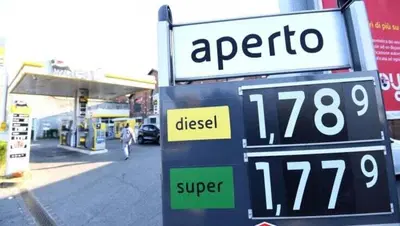 C'era una volta il "pieno" in Svizzera, ma i prezzi di oggi sono proibitivi