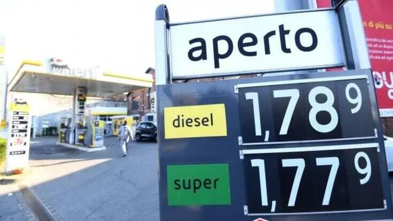 C'era una volta il "pieno" in Svizzera, ma i prezzi di oggi sono proibitivi