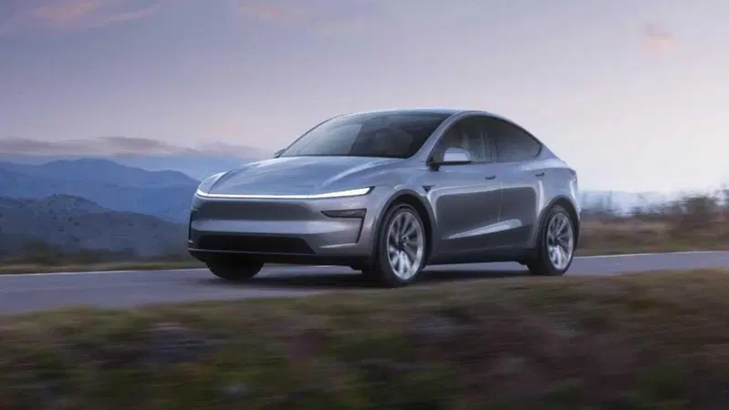 Nuova Tesla Model Y 2025: la Juniper &egrave; in Italia | Caratteristiche, prezzi e allestimenti [VIDEO]