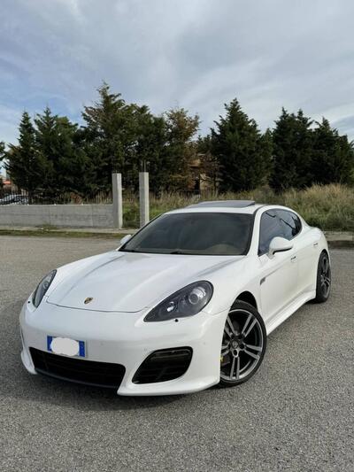 Porsche Panamera 4.8 GTS  del 2012 usata a Roma