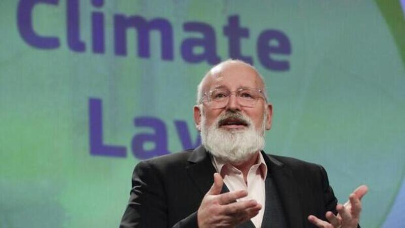 Scandalo alla Commissione Europea: soldi per il Green Deal di Timmermans agli attivisti