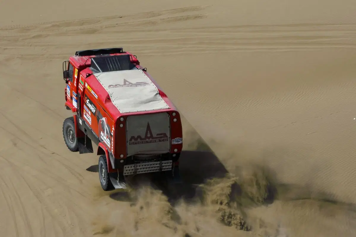 SWR16 Telex 09. “Tripletta” Peugeot nelle dune d’oro di Hami (20)