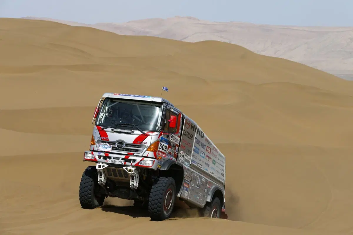 SWR16 Telex 09. “Tripletta” Peugeot nelle dune d’oro di Hami (31)