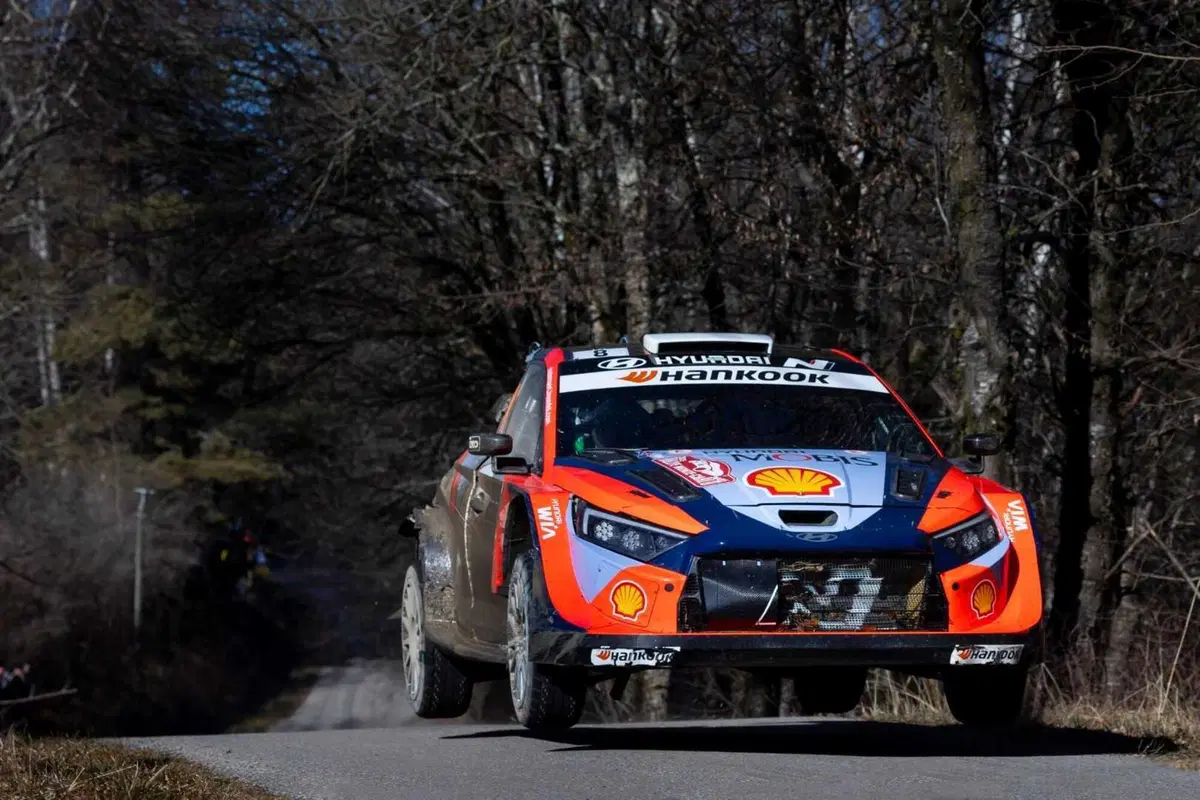 WRC25 Monte-Carlo D2. Ogier, Toyota, prima rischia e poi dilaga. Il Campione del Mondo in difficoltà (3)