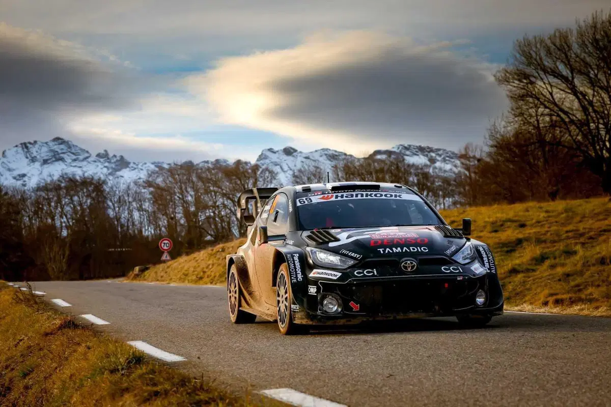 WRC25 Monte-Carlo D2. Ogier, Toyota, prima rischia e poi dilaga. Il Campione del Mondo in difficoltà (8)