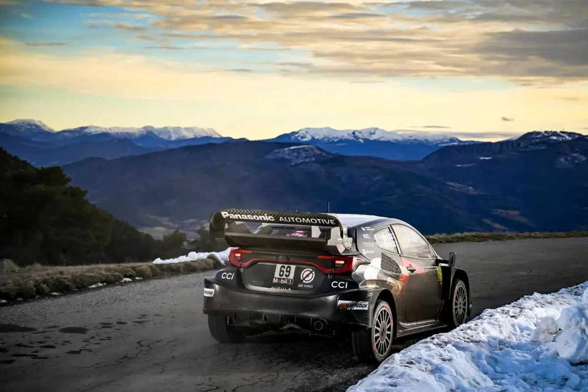 WRC25 Monte-Carlo D2. Ogier, Toyota, prima rischia e poi dilaga. Il Campione del Mondo in difficoltà (10)