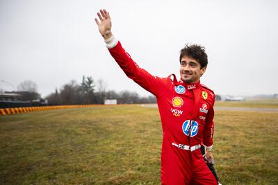 F1. Ferrari, l&rsquo;attenzione ora &egrave; tutta per Lewis Hamilton. E se invece fosse l&rsquo;anno di Charles Leclerc?