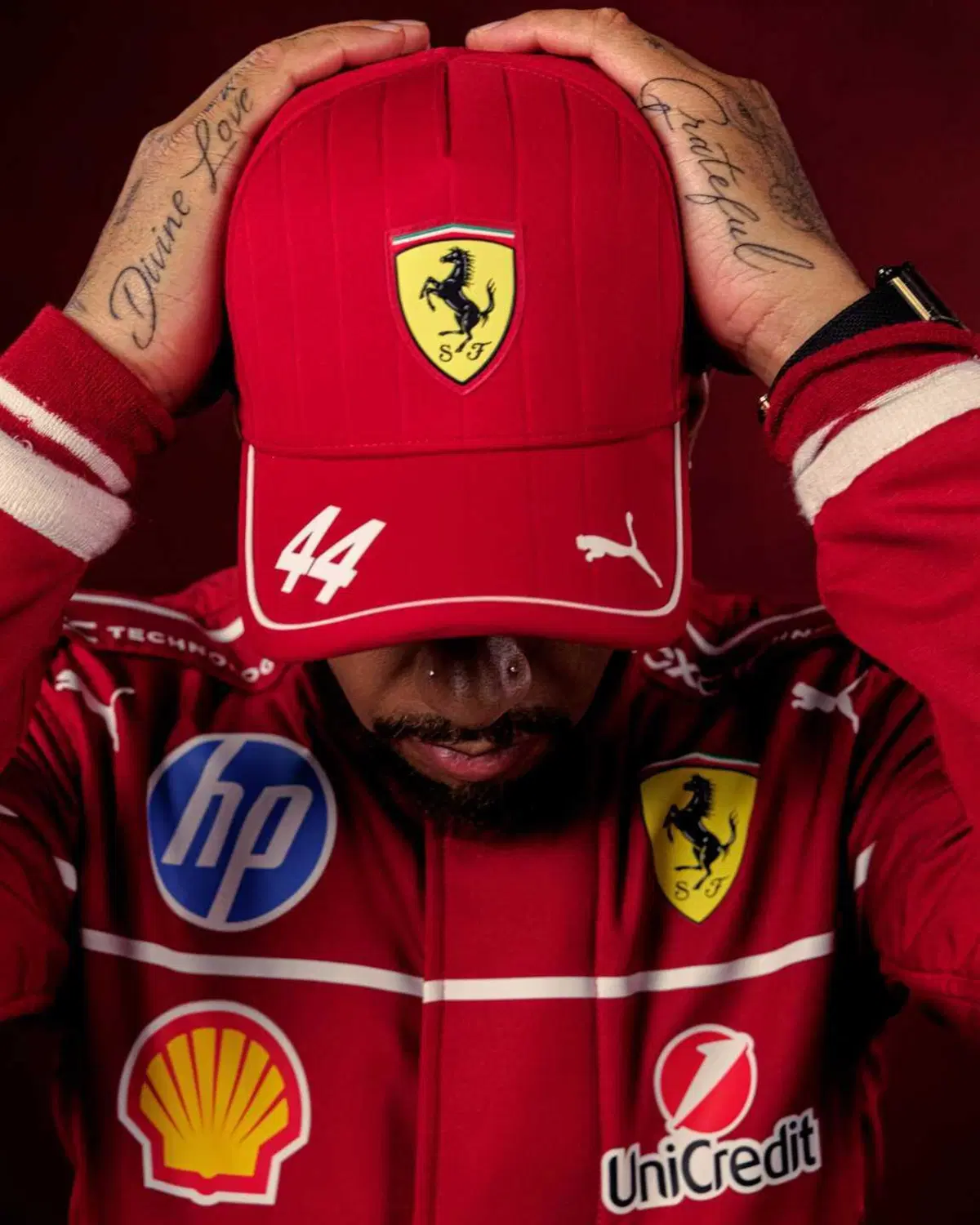 F1. Arriva l'annuncio speciale di Ferrari: ecco le prime immagini di Lewis Hamilton e Charles Leclerc da compagni di squadra (3)