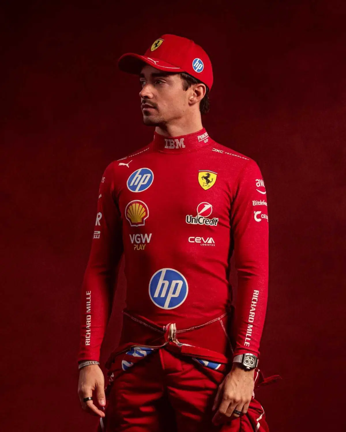 F1. Arriva l'annuncio speciale di Ferrari: ecco le prime immagini di Lewis Hamilton e Charles Leclerc da compagni di squadra (4)