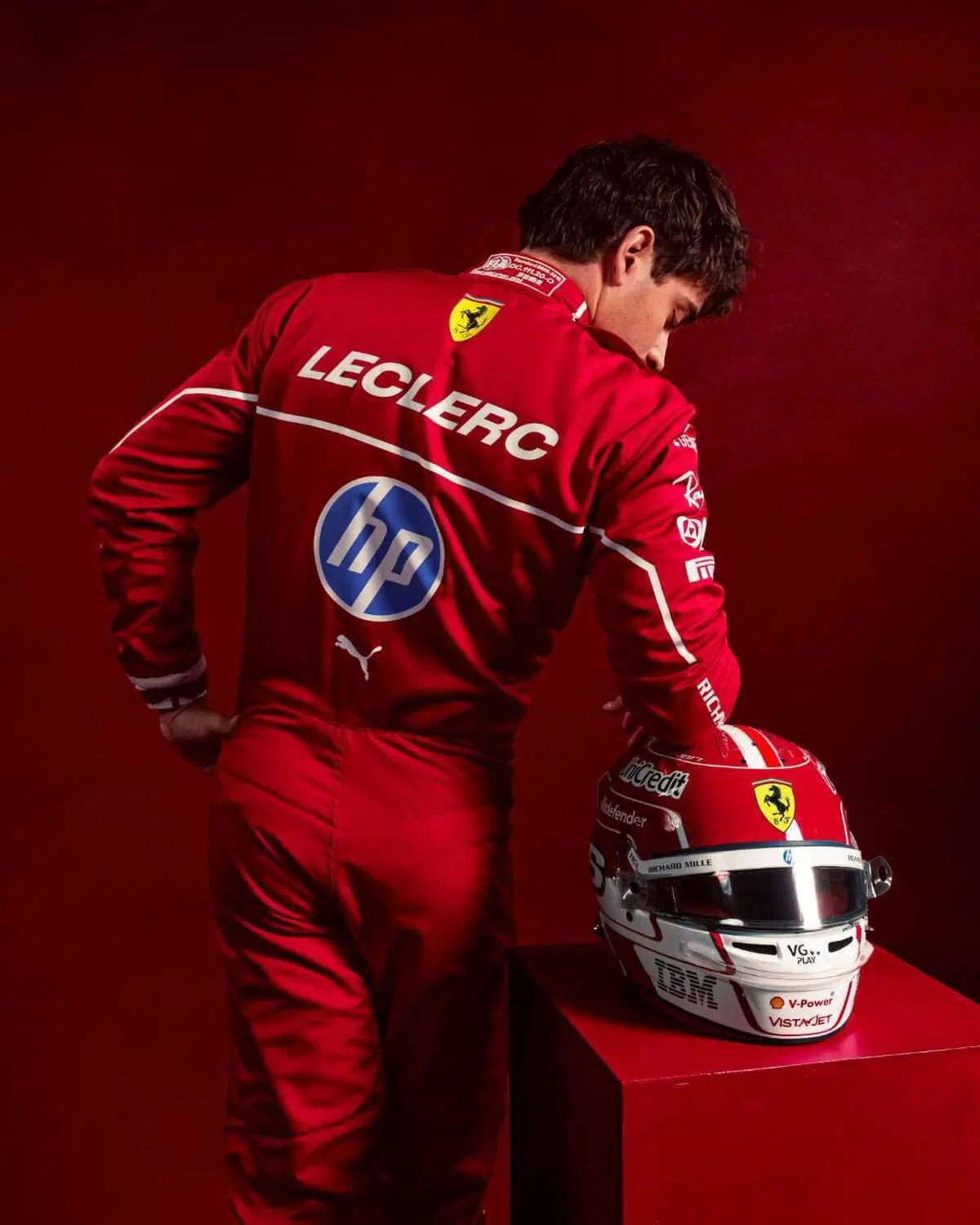 F1. Arriva l'annuncio speciale di Ferrari: ecco le prime immagini di Lewis Hamilton e Charles Leclerc da compagni di squadra (8)