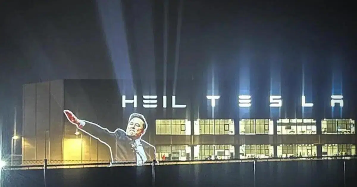 Brutto scherzo a Elon Musk a Berlino: "Heil Tesla!" e il saluto romano