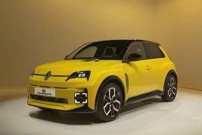 Renault punta tutto sull&rsquo;ibrido e l'elettrico: niente pi&ugrave; PHEV dopo la Rafale