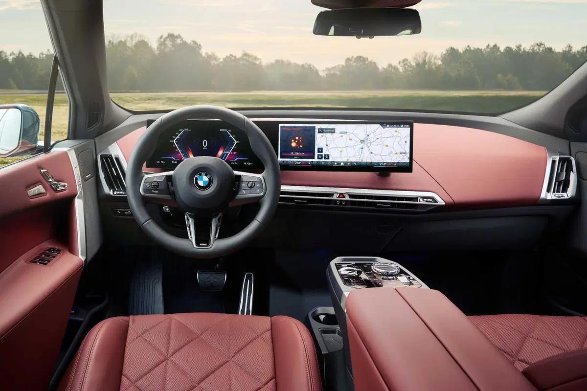 Nuova BMW iX: l'elettrica da 700 km che punta tutto sul lusso  (8)