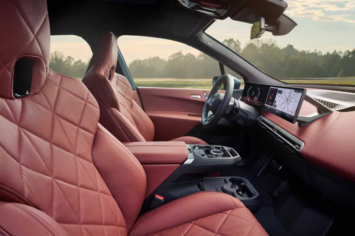 Nuova BMW iX: l'elettrica da 700 km che punta tutto sul lusso  (10)