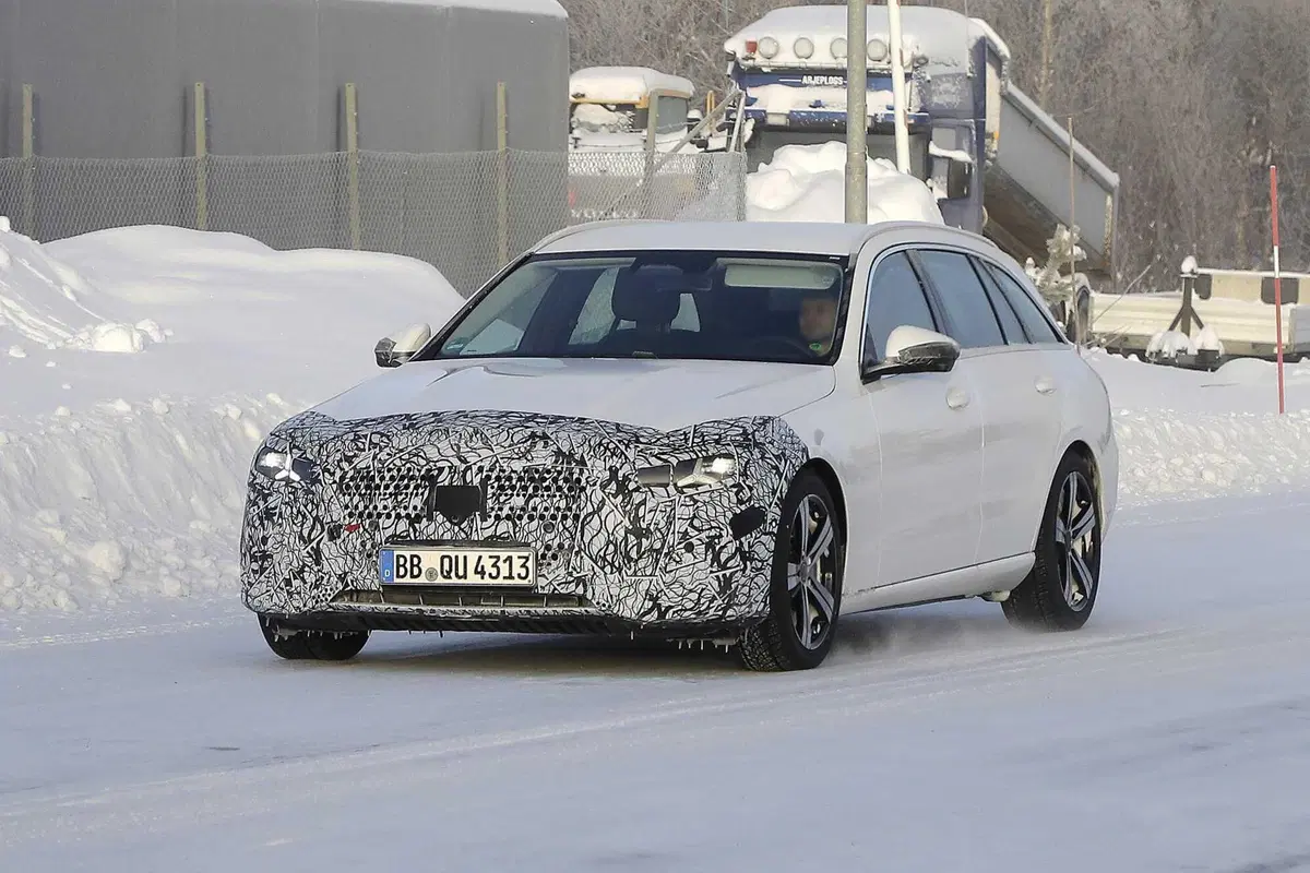 Mercedes Classe C: nel 2026 arriva il facelift che la rende ancora più raffinata [Foto Spia] (2)