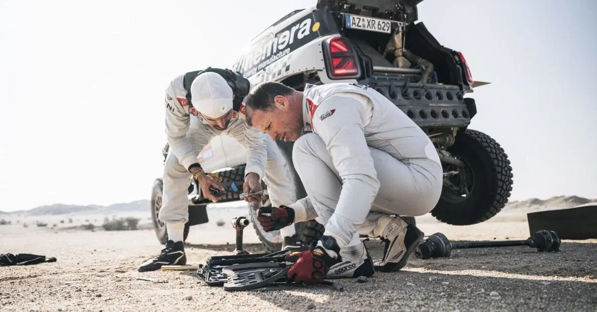 Rally-Raid. Mathieu Baumel, un altro incidente grave e assurdo. In coma indotto, sar&agrave; operato alle gambe