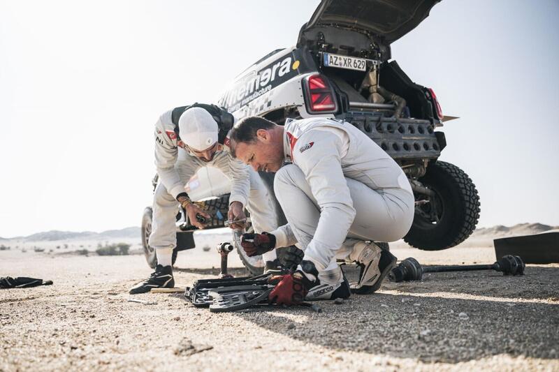 Rally-Raid. Mathieu Baumel, un altro incidente grave e assurdo. In coma indotto, sar&agrave; operato alle gambe