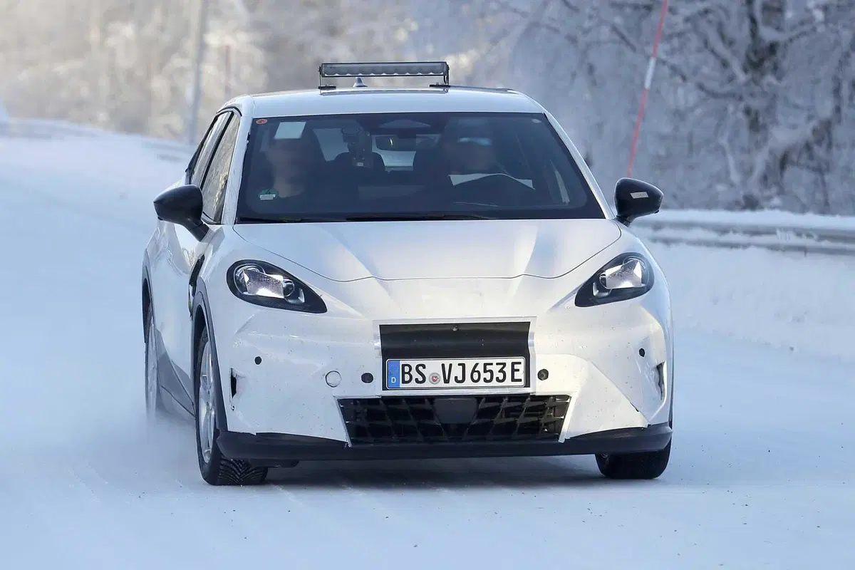 Cupra Raval: ecco la compatta elettrica sportiva che arriva nel 2025 [Foto Spia] (2)