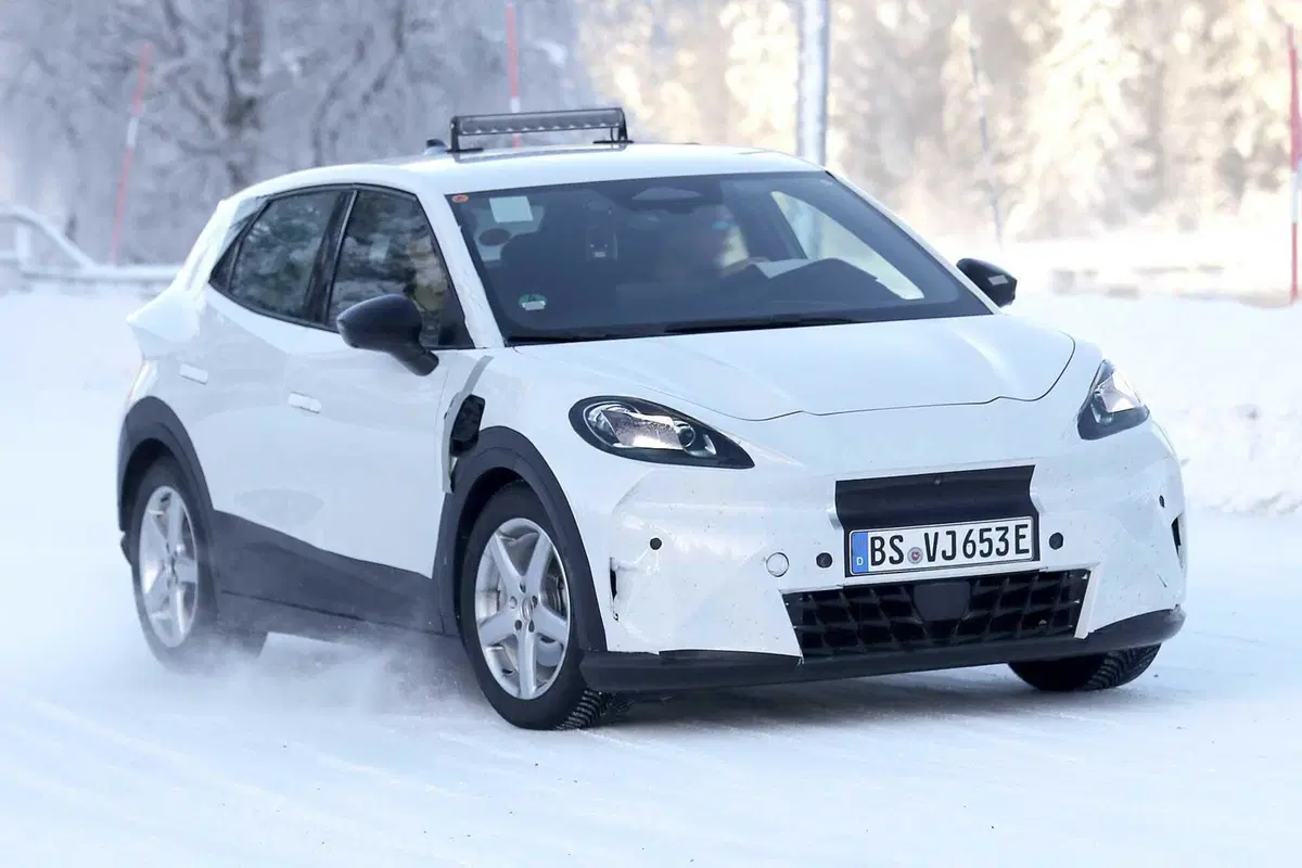 Cupra Raval: ecco la compatta elettrica sportiva che arriva nel 2025 [Foto Spia] (3)