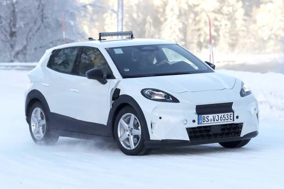 Cupra Raval: ecco la compatta elettrica sportiva che arriva nel 2025 [Foto Spia] (4)