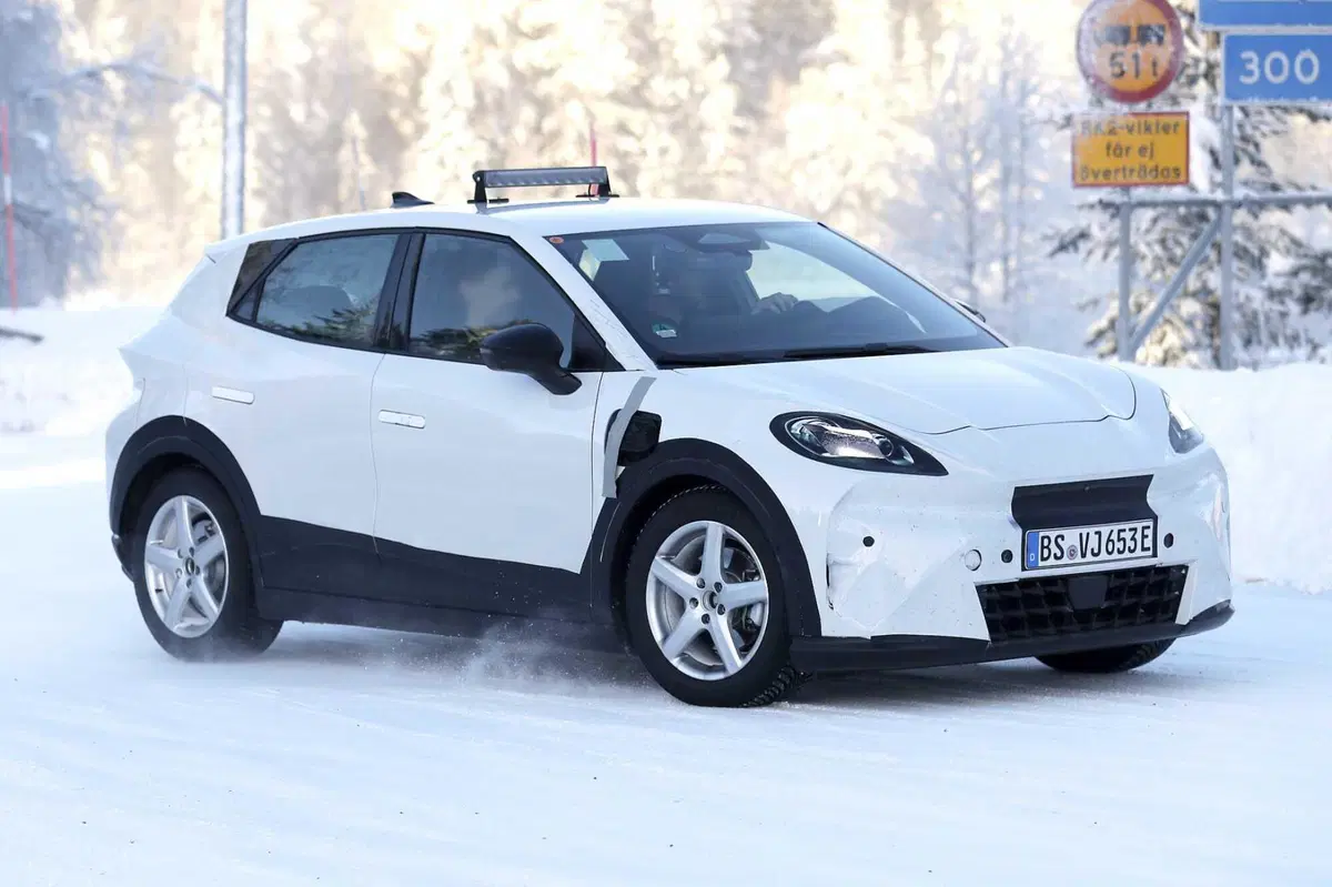 Cupra Raval: ecco la compatta elettrica sportiva che arriva nel 2025 [Foto Spia] (5)
