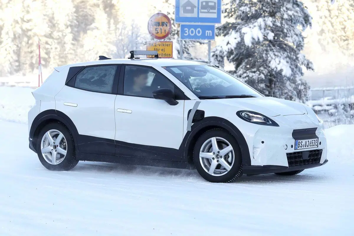 Cupra Raval: ecco la compatta elettrica sportiva che arriva nel 2025 [Foto Spia] (6)