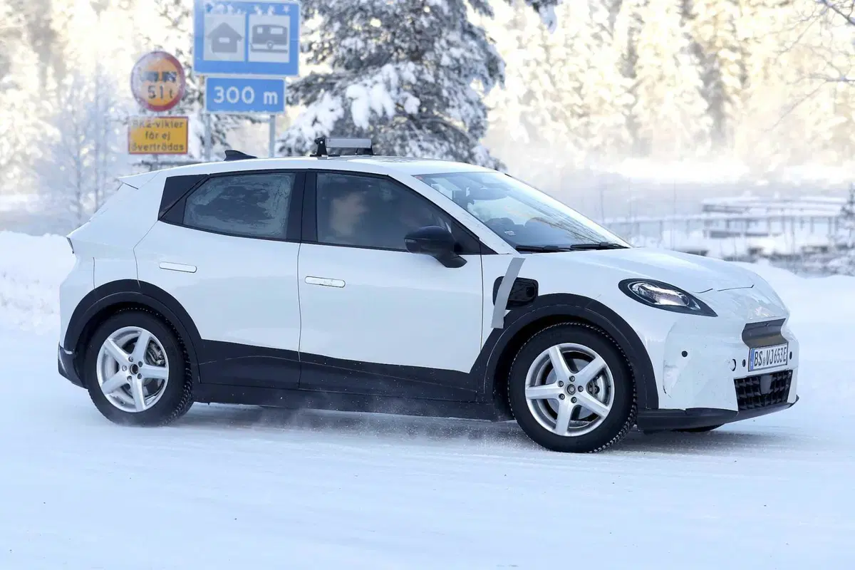 Cupra Raval: ecco la compatta elettrica sportiva che arriva nel 2025 [Foto Spia] (7)