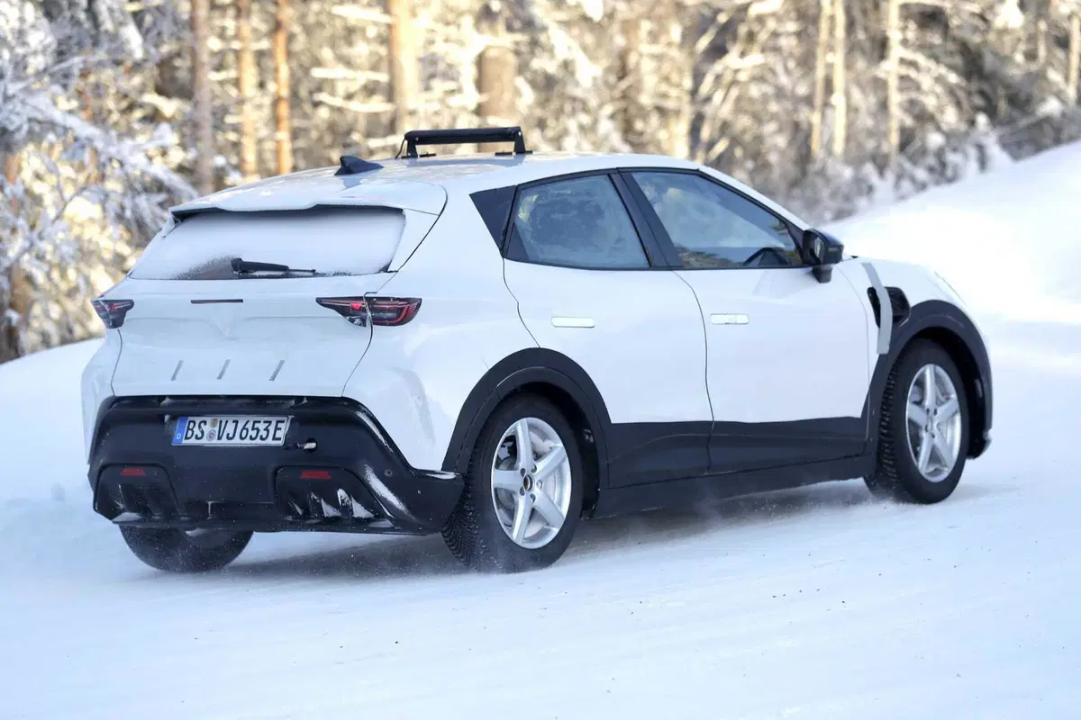 Cupra Raval: ecco la compatta elettrica sportiva che arriva nel 2025 [Foto Spia] (11)