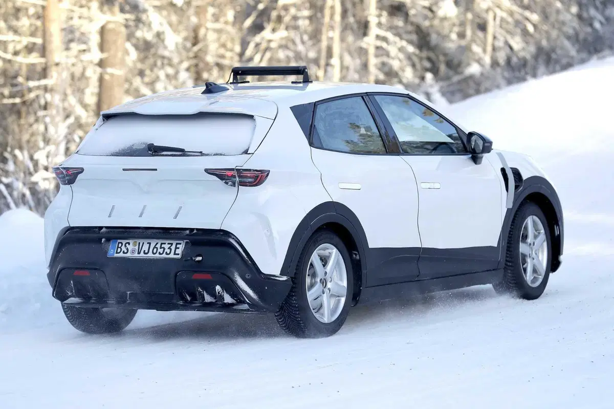 Cupra Raval: ecco la compatta elettrica sportiva che arriva nel 2025 [Foto Spia] (12)