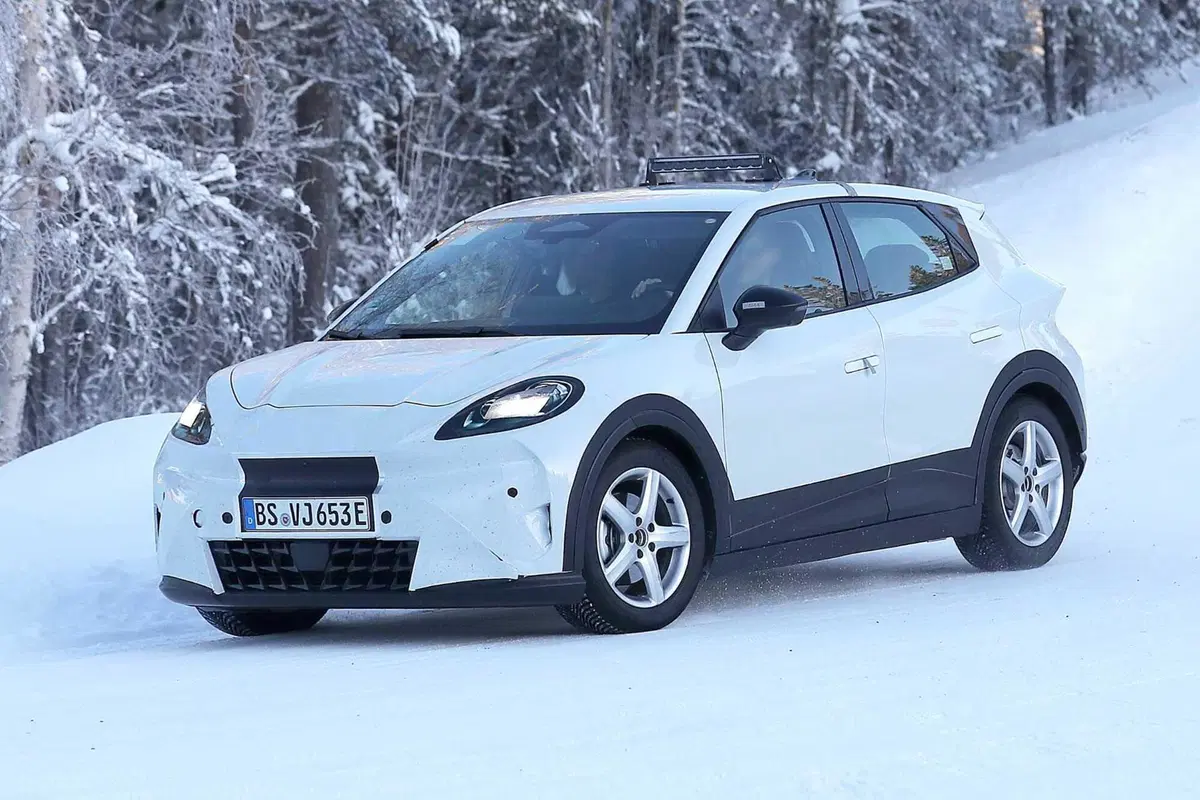 Cupra Raval: ecco la compatta elettrica sportiva che arriva nel 2025 [Foto Spia] (16)