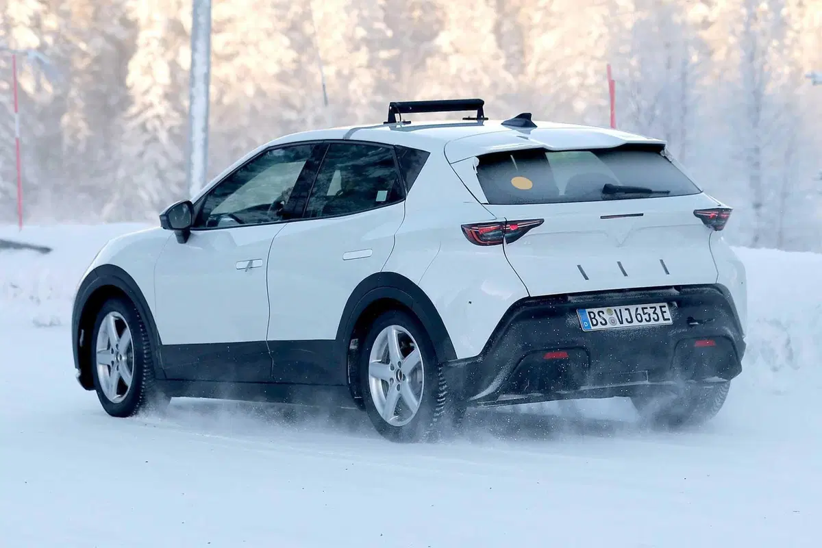 Cupra Raval: ecco la compatta elettrica sportiva che arriva nel 2025 [Foto Spia] (18)
