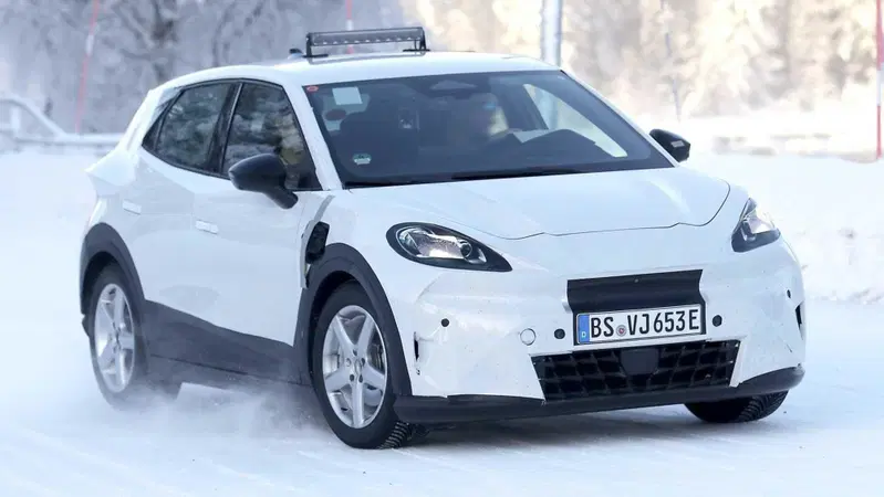 Cupra Raval: ecco la compatta elettrica sportiva che arriva nel 2025 [Foto Spia]