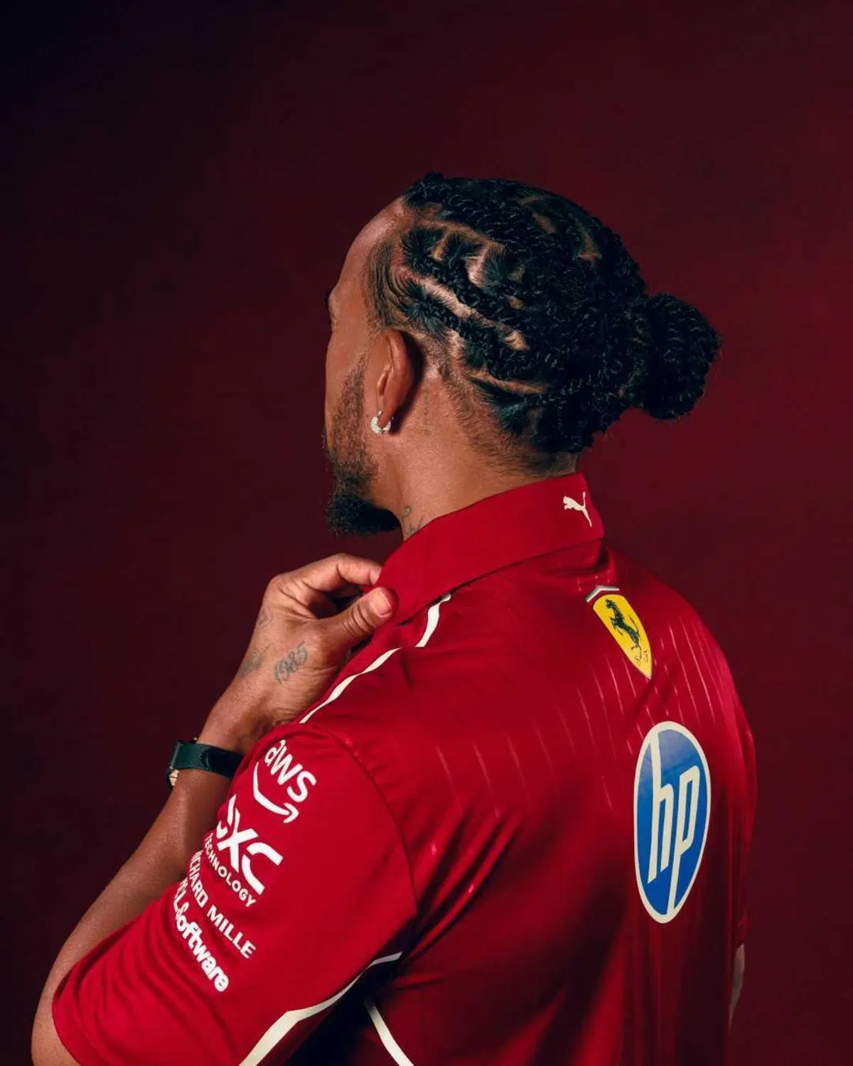 F1. Ferrari-Puma, presentato il Team Kit di Charles Leclerc e Lewis Hamilton per la stagione 2025 (4)