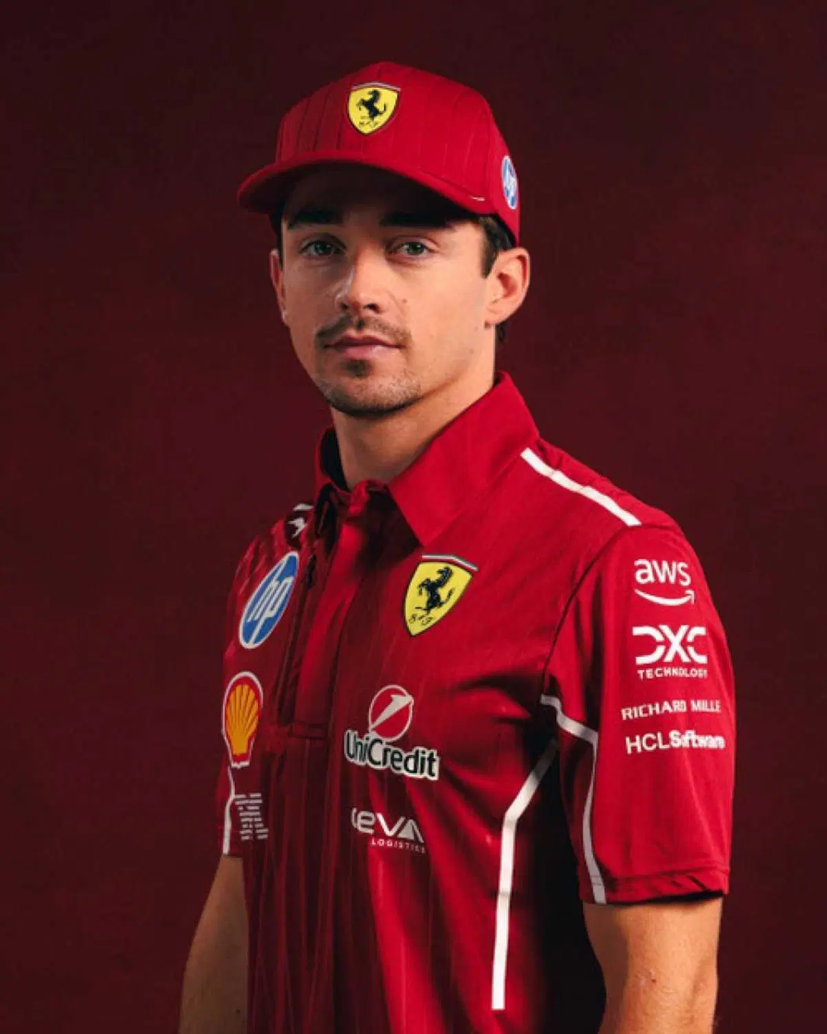 F1. Ferrari-Puma, presentato il Team Kit di Charles Leclerc e Lewis Hamilton per la stagione 2025 (3)