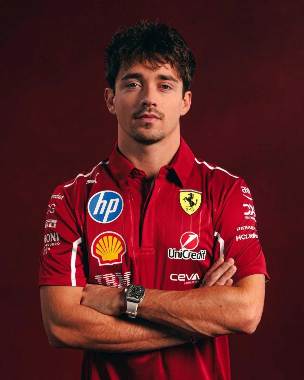 F1. Ferrari-Puma, presentato il Team Kit di Charles Leclerc e Lewis Hamilton per la stagione 2025